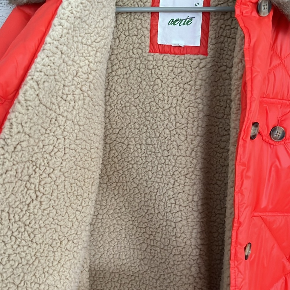 Aerie women’s puffy coat. Size small - Picture 3 of 4
